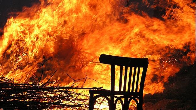 INCENDIU DEVASTATOR într-un centru comercial din Rusia: 14 victime. Mii de persoane, evacuate