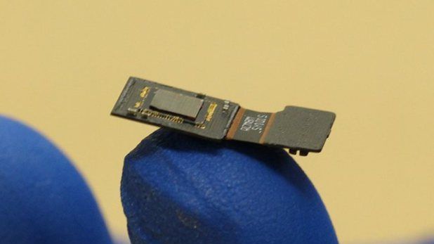 Cum va arăta tehnologia viitorului.Cercetătorii au inventat un cip care poate fi implantat în creier