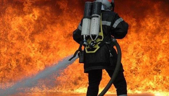 INCENDIU VIOLENT, joi seara, la un centru comercial din Bucureşti, la ieşirea spre A1 - UPDATE