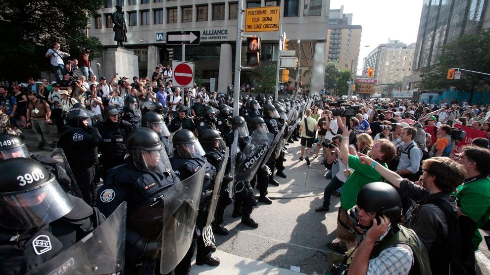 G20. Orașul Hamburg în alertă! Hotelul lui Putin, atacat de protestatari. Poliția cere întăriri