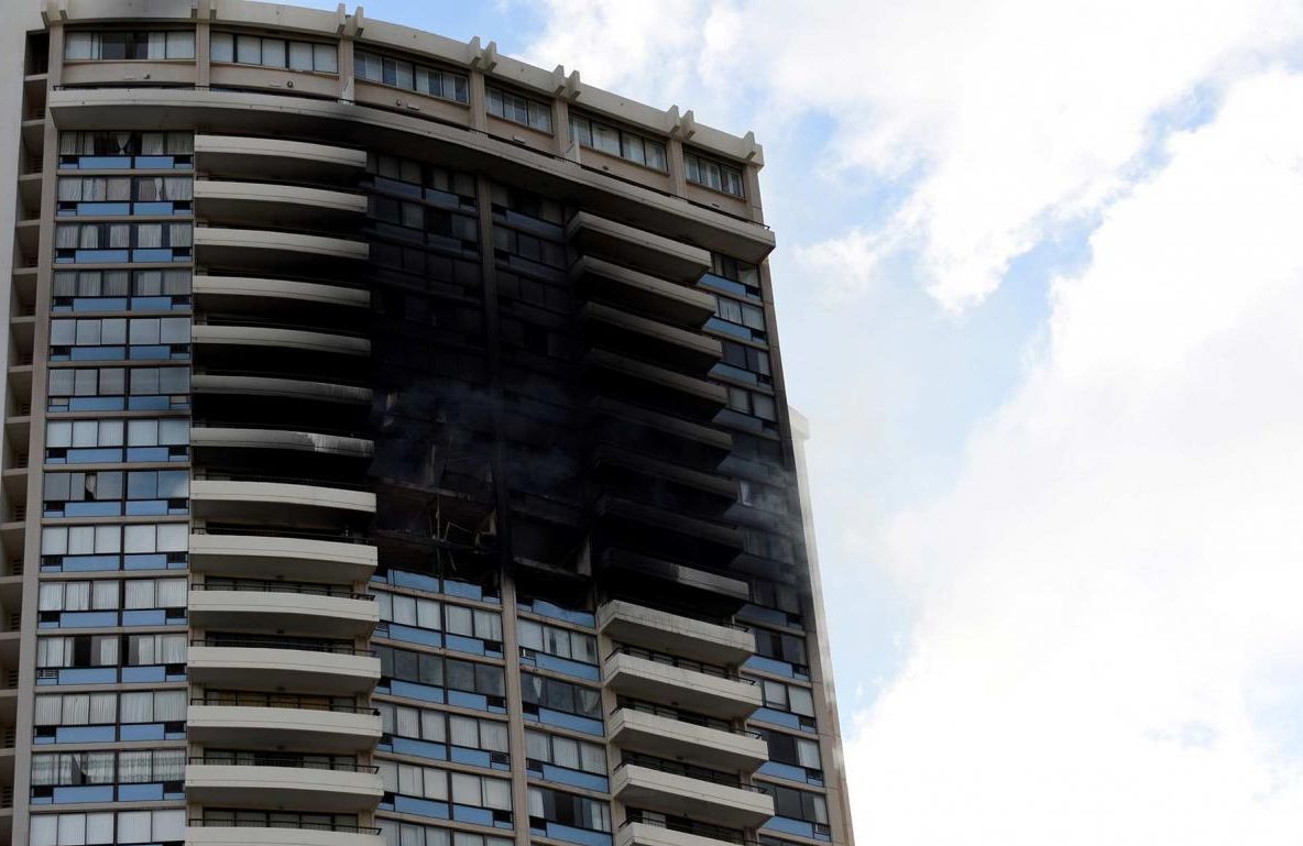 Incendiu puternic într-un zgârie-nori din Hawaii: trei morţi, cel puţin cinci răniţi