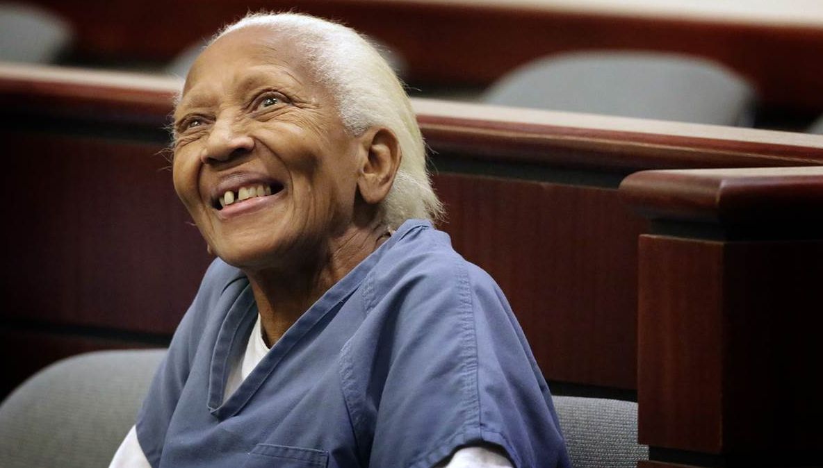 O hoață de bijuterii nu s-a lăsat de ”meserie” nici la 86 de ani. A fost arestată de 20 de ori