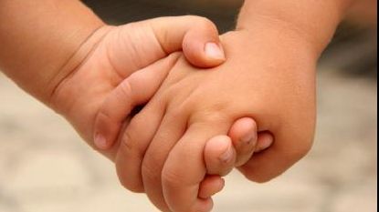 Au văzut doi copii fugind prin tufişuri. S-au apropiat şi au plâns când au aflat adevărul!