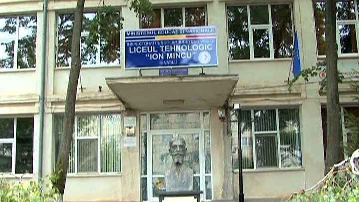 Elev cu urechea ruptă de un profesor, la liceu, în Vaslui