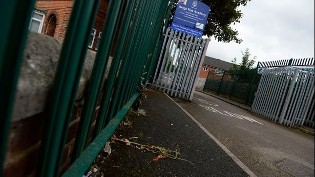 Un băieţel de 4 ani a găsit pe stradă un prezervativ: ce a urmat i-a îngrozit mama