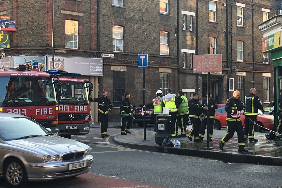 Seria neagră a atacurilor cu acid continuă: doi tineri spitalizați de urgență în urma rănilor severe