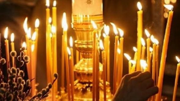 Greşeala pe care o fac enoriaşii atunci când aprind lumânări în biserică 