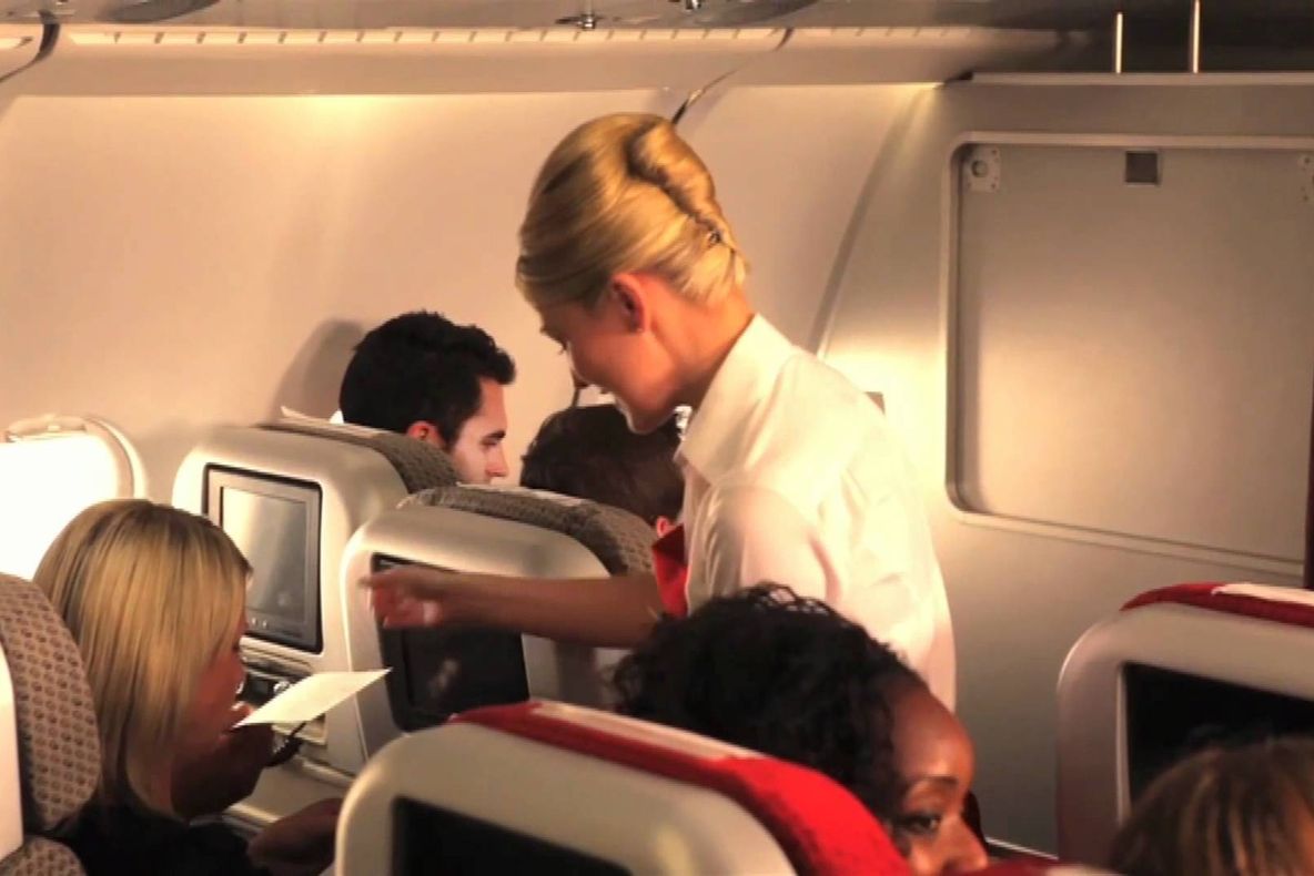 Stewardesele acestei companii sunt îmbrăcate într-un mod unic. Bărbaţii sunt fermecaţi de ele