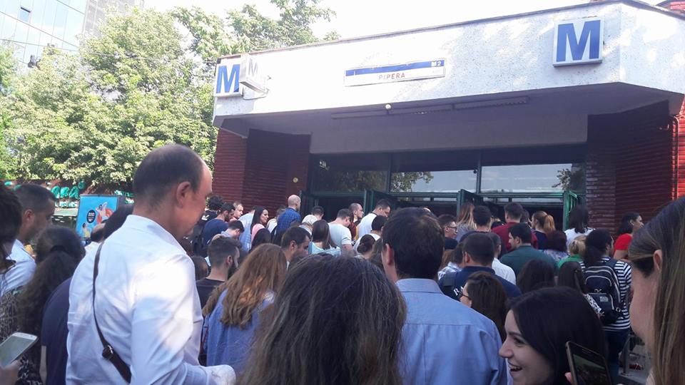 Haos la metrou. Metrorex merge înainte cu "modernizarea" care a creat deja cozi uriaşe