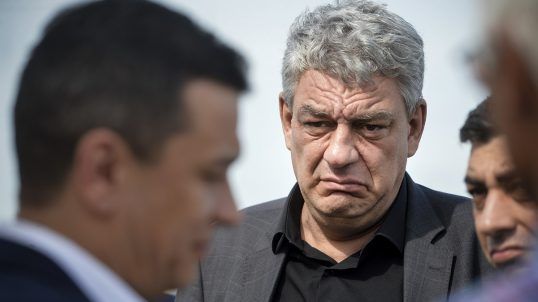 Imagini inedite. Cum arăta Mihai Tudose, acum 17 ani, în primul mandat de parlamentar