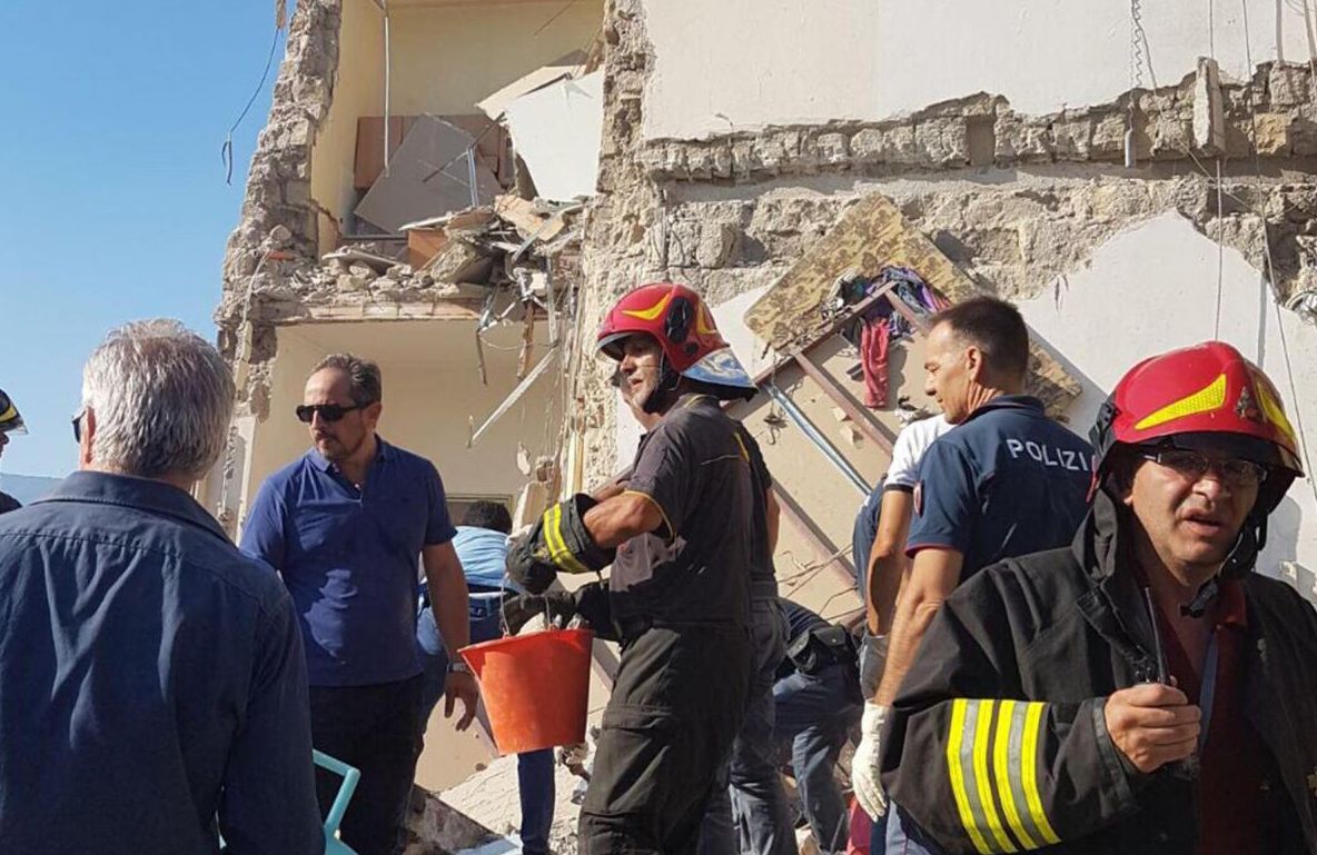 Dezastru lângă Napoli! O clădire s-a prăbușit, îngropând sub darâmături mai multe persoane