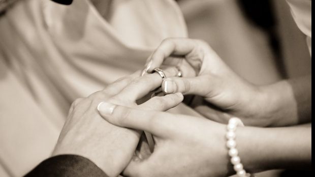 Nuntă cu final neaşteptat, în Alba: 37 de nuntaşi au ajuns direct la spital la finalul petrecerii