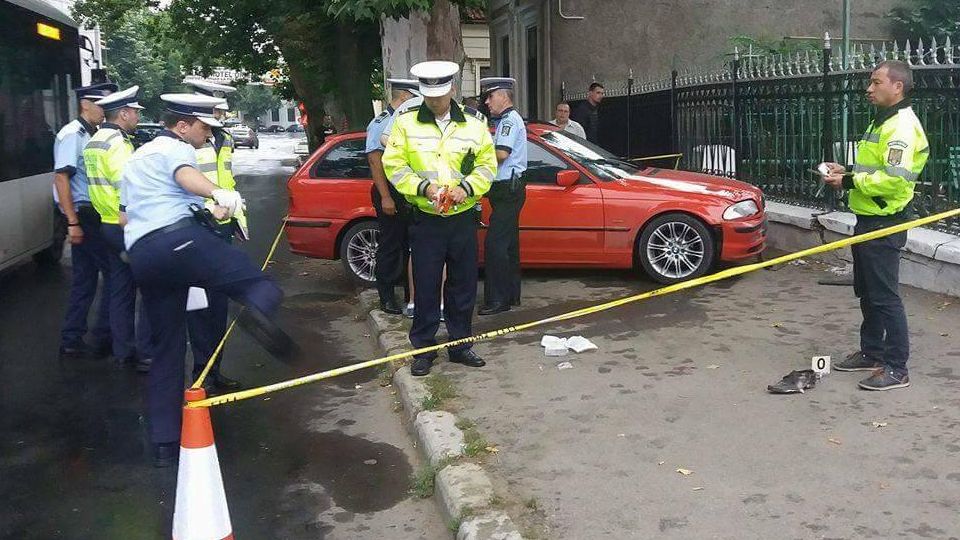 Un șofer cu BMW a intrat într-un grup de nuntaşi în Brăila