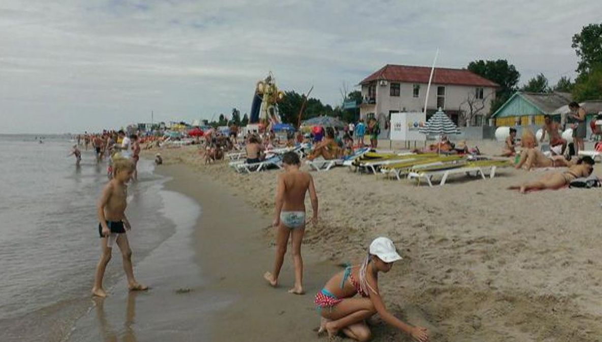 Explozie puternică, urmată de incendiu, într-o populară staţiune de pe malul Mării Negre, în Ucraina