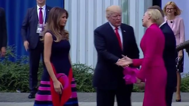Donald Trump, protagonistul unui alt moment penibil! Ce i-a făcut prima doamnă a Poloniei