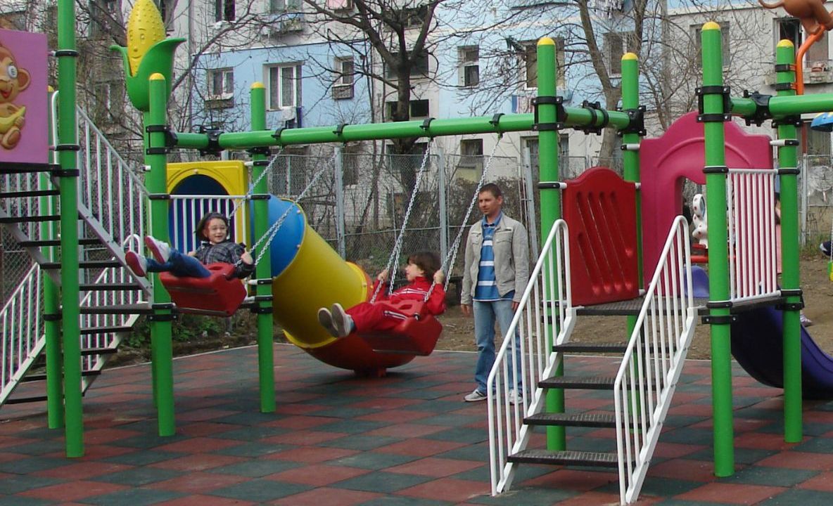 Caz şocant în Ploieşti! O fetiţă de 7 ani a murit într-un spaţiu de joacă
