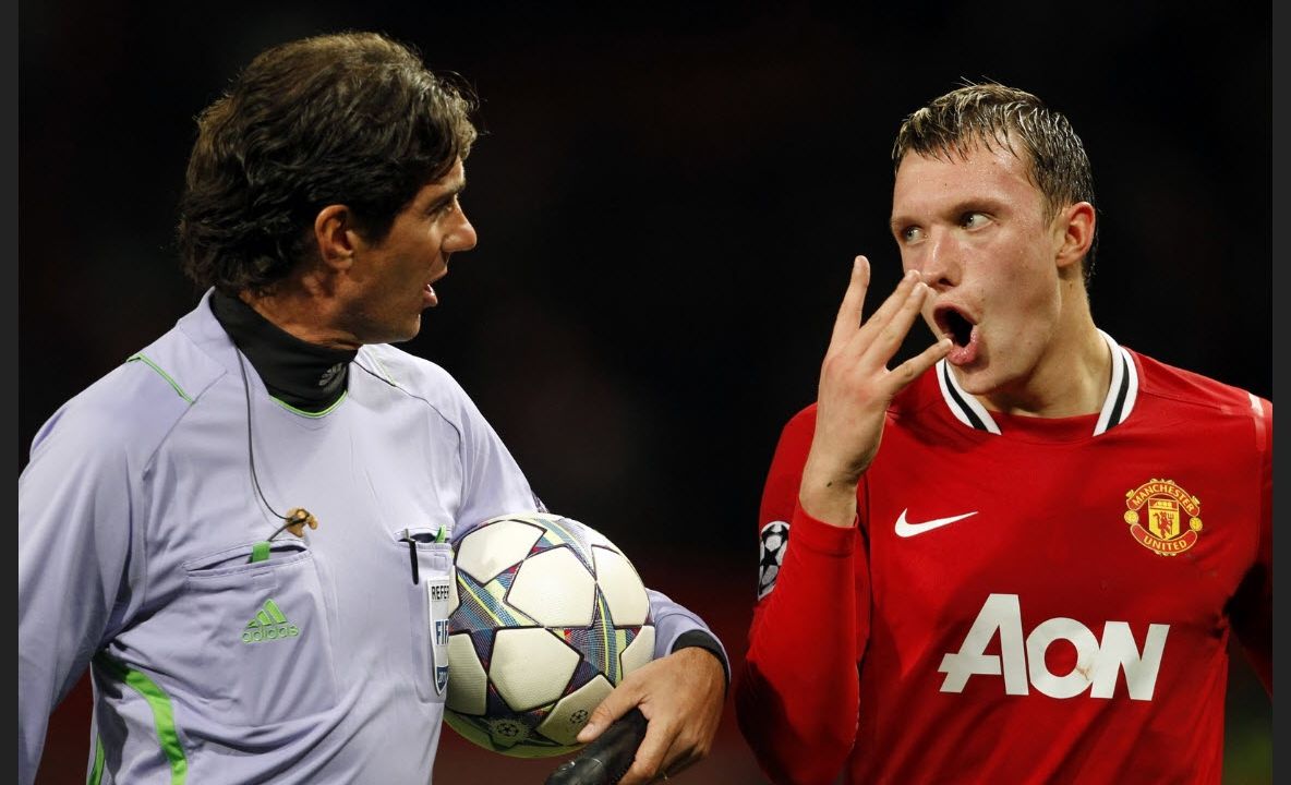 Fotbalist celebru, suspendat două meciuri pentru insulte