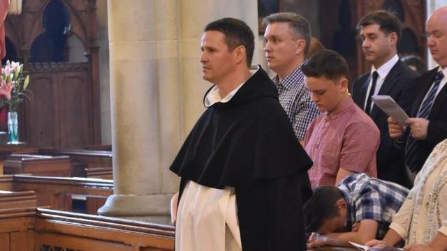 Un cunoscut fotbalist a devenit preot 