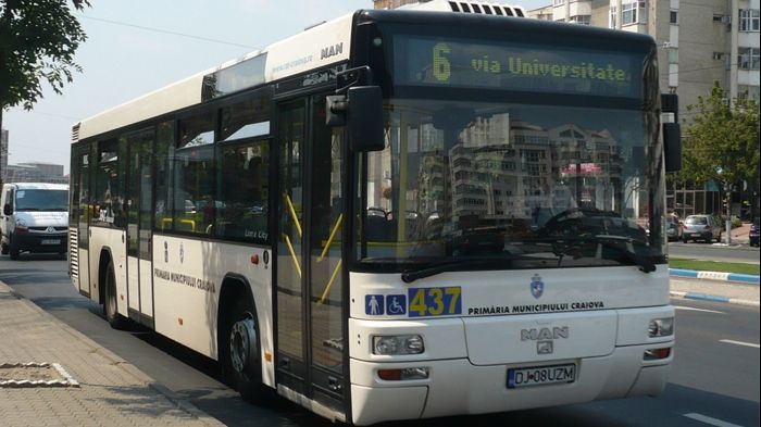 Replica IRONICĂ a Regiei de Transport pentru călătorii care se plâng de CĂLDURA din autobuze