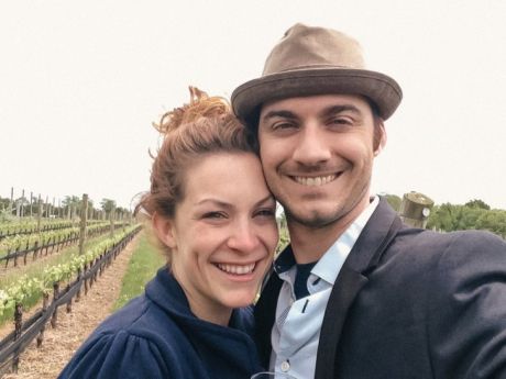 Iubitul a rugat-o să facă o fotografie. Ce a văzut prin obiectiv a făcut-o să izbucnească în plâns