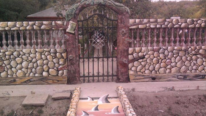 A lăsat creionul de tensiune pentru pensulă. Un sat întreg este pictat de el 