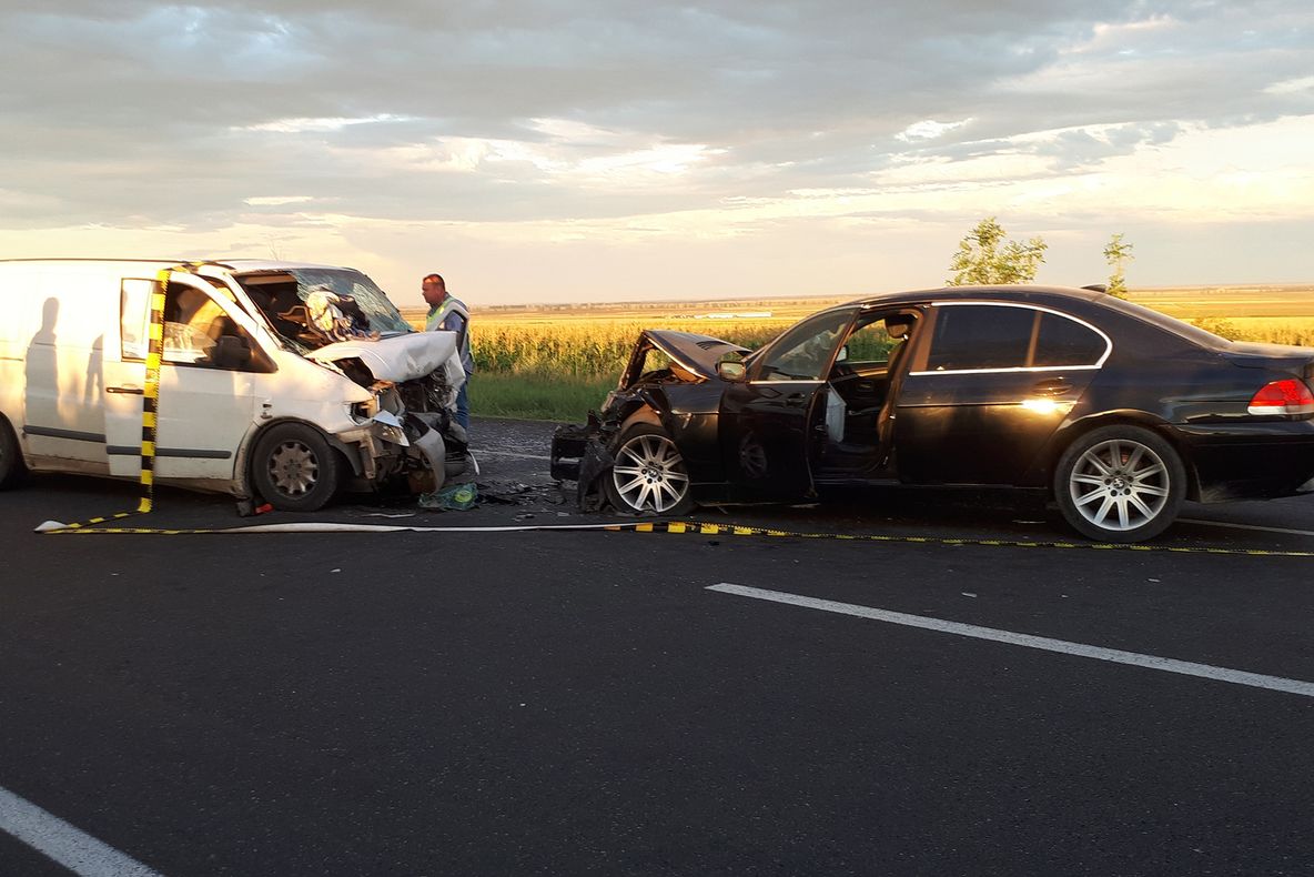 GRAV accident în Buzău: impact frontal între două autoturisme! Opt victime, între care doi copii