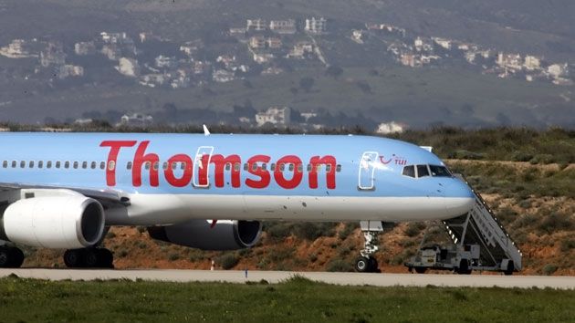 O femeie citea în avion o carte de artă siriană. A interogat-o Poliţia. Apoi a apelat la instanţă