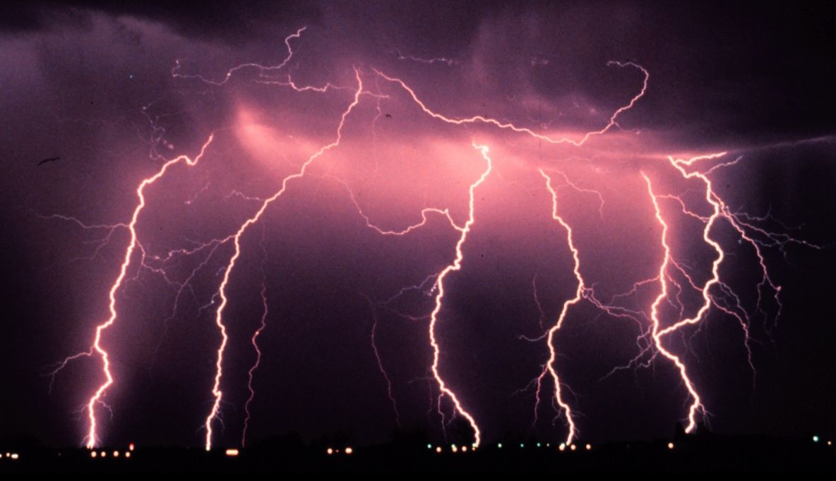 Raed Arafat: Fenomenele meteo extreme se vor intensifica. Populaţia să ţină cont de alerte