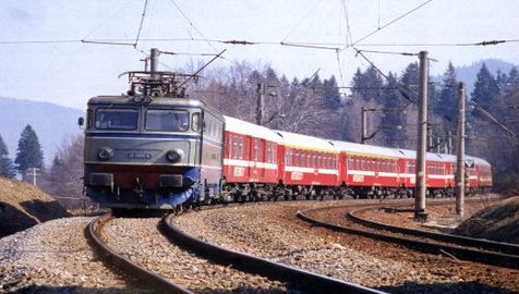 Tren RĂMAS în mijlocul drumului -al doilea în doar o săptămână! Călători în pericol