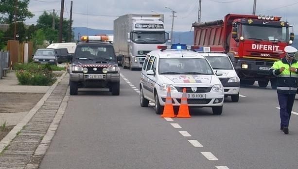 Impact violent pe centura Capitalei, între un autoturism şi un TIR: două victime