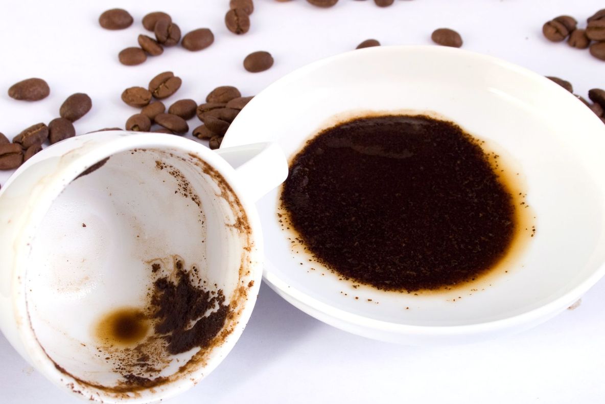 Zațul de cafea, secretul sănătății tenului tău: cum să scapi de punctele negre 