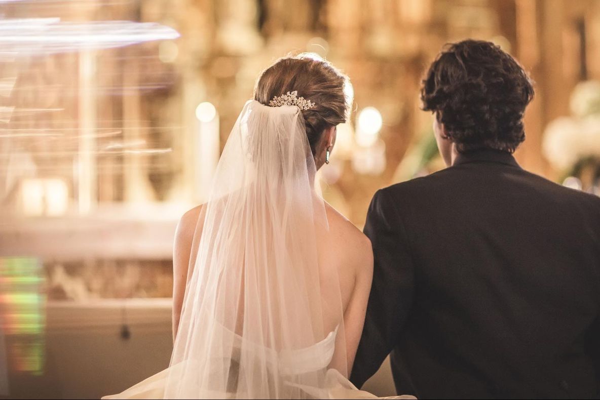 Şi-au început căsnicia cu un dosar penal. Ce au păţit mirii chiar în ziua nunţii