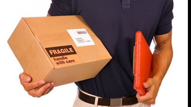 S-a dus să ridice un pachet din care se auzeau zgomote ciudate. Ce a urmat este ȘOCANT