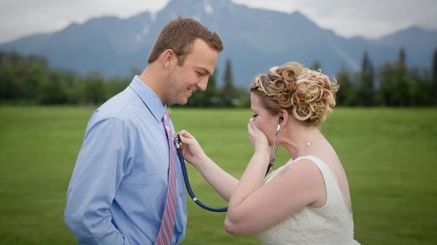 I-a pus steoscopul la piept și a început să plângă! Ce s-a întâmplat este foarte EMOȚIONANT