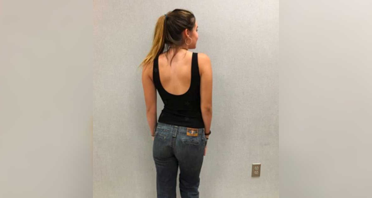 A luat o ţinută pentru prima zi de şcoală, a postat-o pe Facebook. Directoarea: "Să nu te prind aşa"