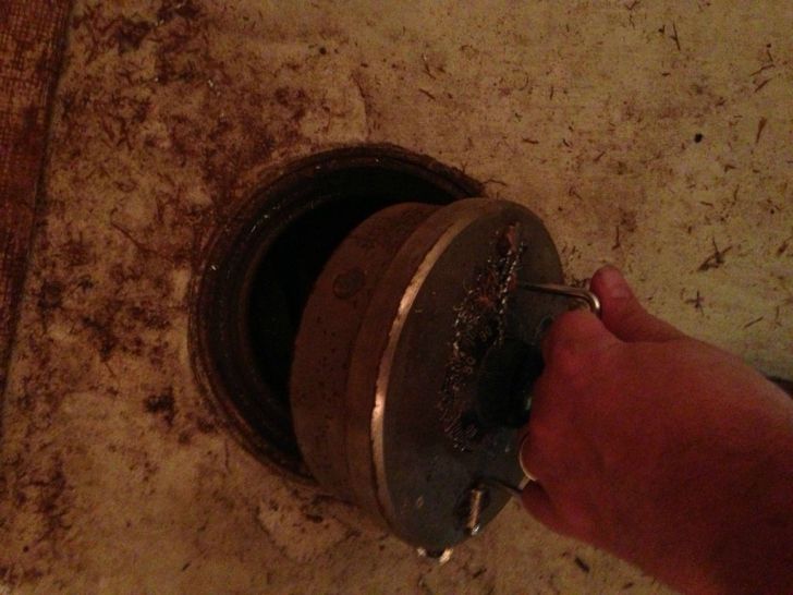 A găsit un seif misterios în casa moștenită de la bunică. Ce a găsit i-a întrecut toate așteptările