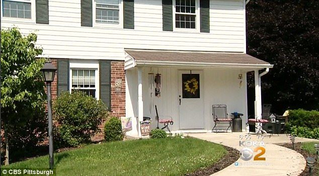 Au auzit, în fiecare zi, un SUNET la aceeaşi oră. După 13 ani, au descoperit ce era ASCUNS în perete