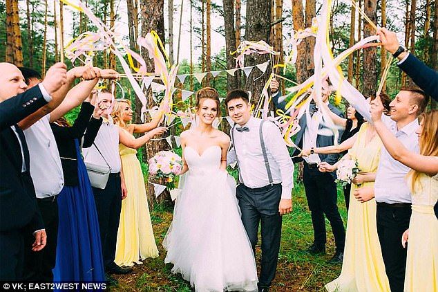 Riscă trei ani de închisoare pentru fotografiile UNICE făcute după nuntă