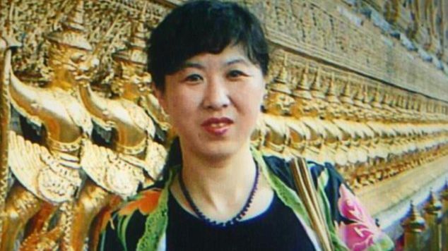 Soția lui a murit de cancer, dar el crede că "doarme". I-a înghețat corpul și așteaptă o minune