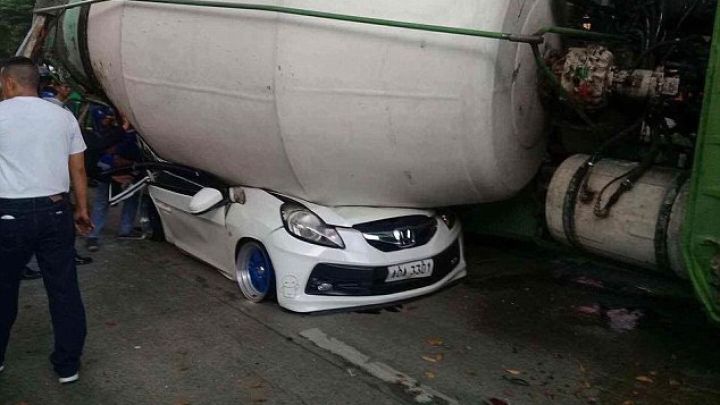 Accident îngrozitor: Trei copii, părinții lor și câinele familiei, zdrobiți de o betonieră 