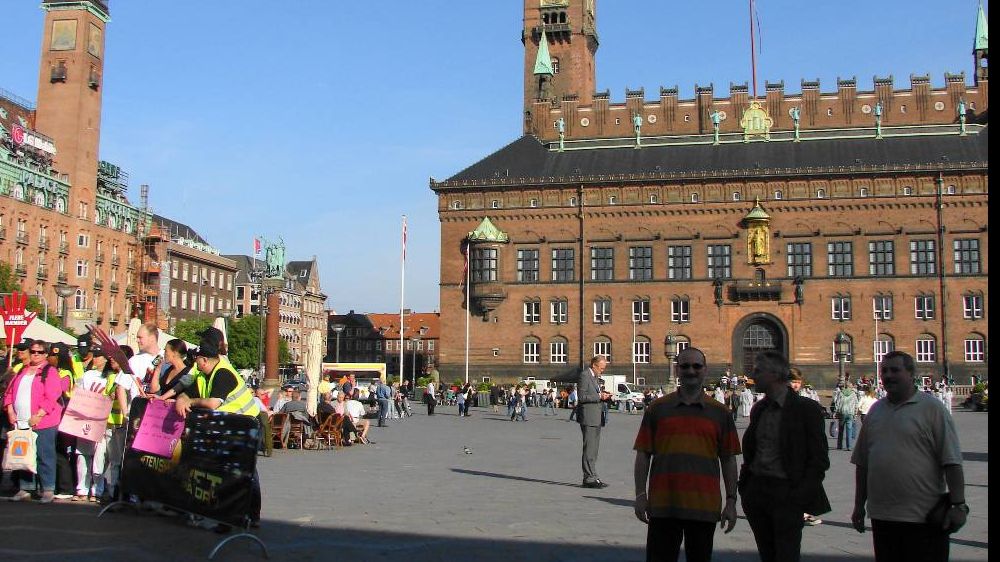 Un cântăreț stradal a fost trimis acasă de poliție pentru că era AFON