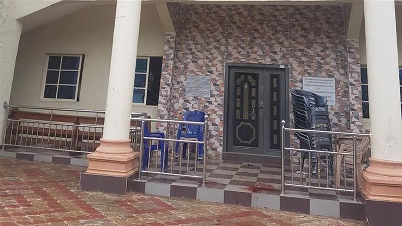 Atac într-o biserică: Cel puţin 11 oameni au fost ucişi