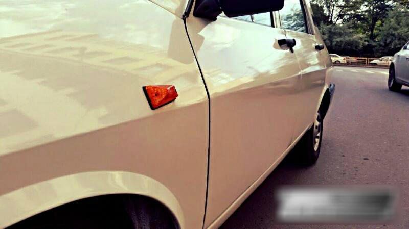 A găsit într-un garaj o Dacie 1310 nou-nouţă, fabricaţie 1994.S-a uitat în bord...ULUITOR ce-a văzut