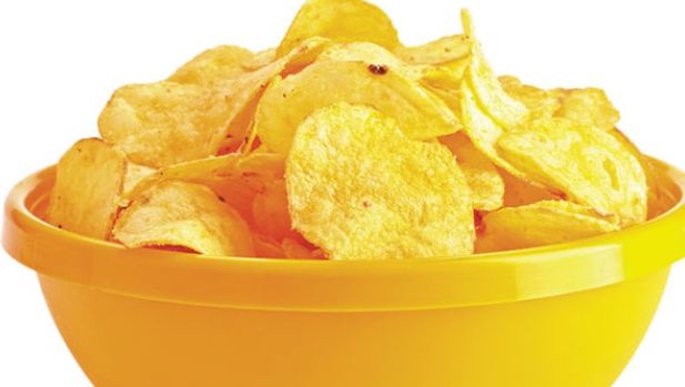 INCREDIBIL! Iată ce a pățit un copil după ce a deschis o pungă de chipsuri