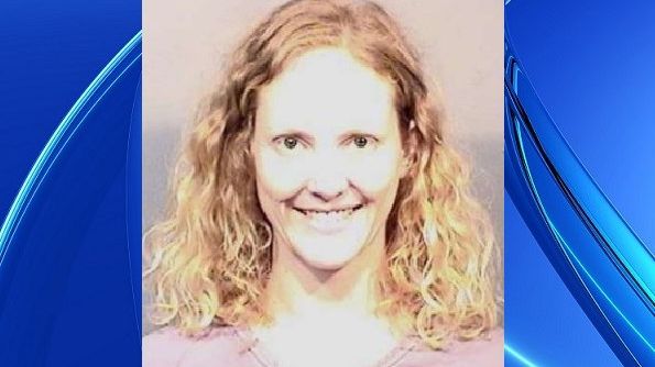 Zâmbetul acestei femei nu dezvăluie fapta înfricoșătoare pe care tocmai a săvârșit-o