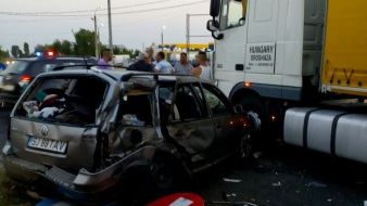 Coliziune între un autocar și un autoturism! Un copil de 4 ani a fost proiectat prin parbriz