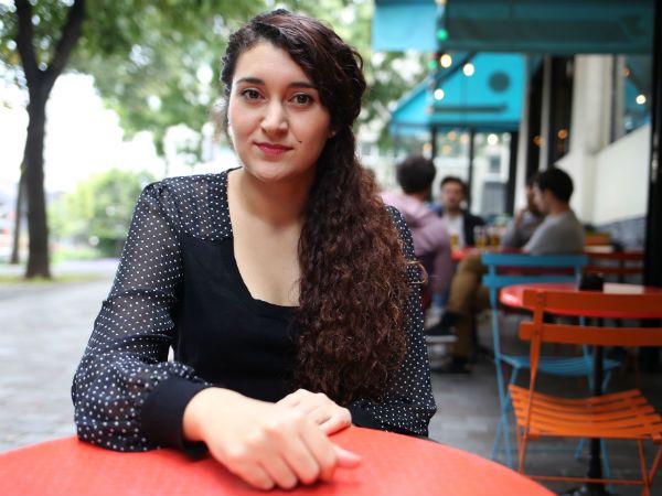 Românca de etnie romă, absolventă de Sorbona, care candidează la un loc în Senatul Franţei