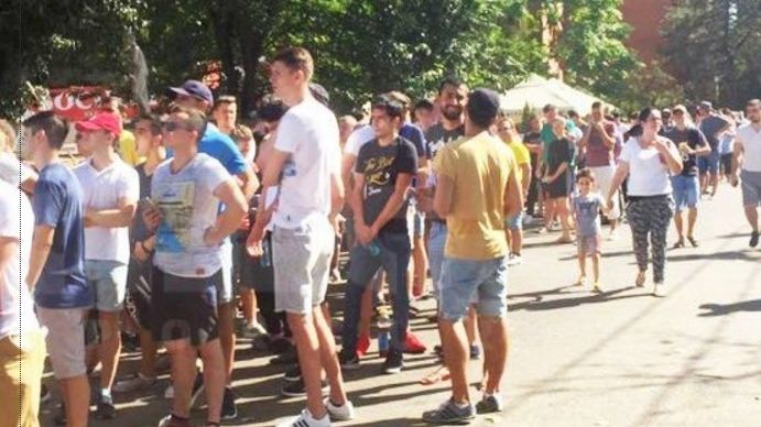 Liga Campionilor. Coadă de mii de oameni la bilete, înainte de meciul FCSB - Sporting Lisabona
