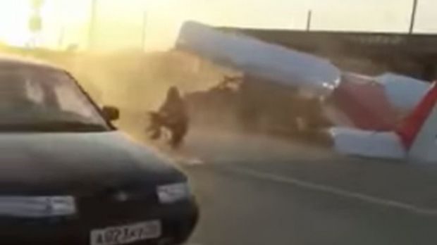 Este acesta cel mai ciudat accident din istorie? Iată ce s-a întâmplat pe o șosea din Rusia