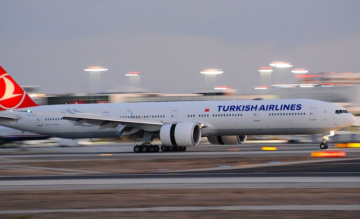 ALERTĂ AVIATICĂ în România! Un avion a aterizat de urgență pe Aeroportul Otopeni | VIDEO